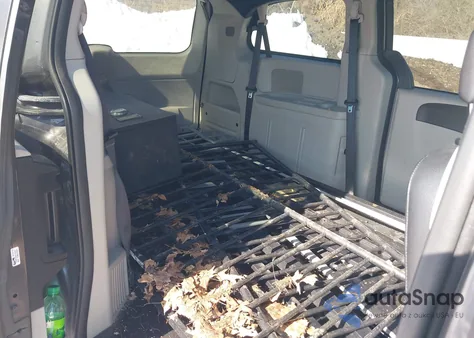 2017 Dodge Grand Caravan Sxt z USA, uszkodzony, nr VIN 2C4RDGCG5HR671601